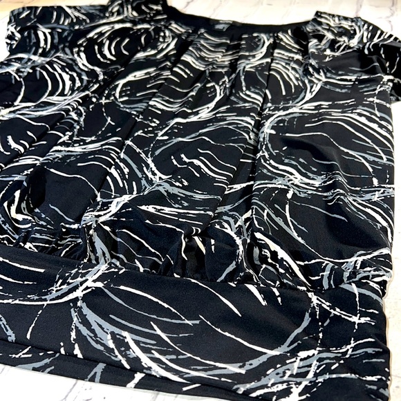 ALFANI Ruched Short Sleeve Shell Top - Picture 5 of 16